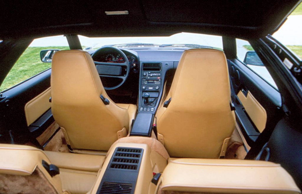 Porsche 928 Interior And Rear Seats 1024x658 